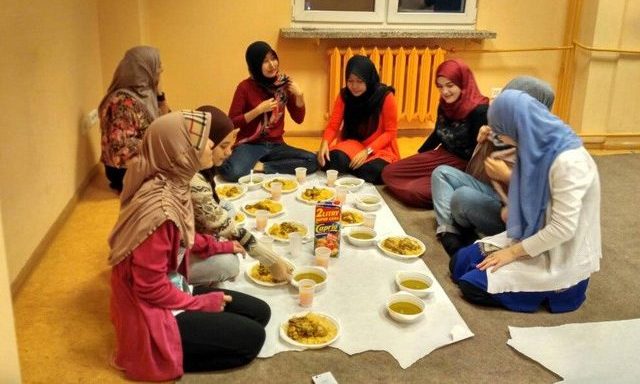 Menu Sahur dan Buka Puasa Kaya Gizi Selama Ramadan