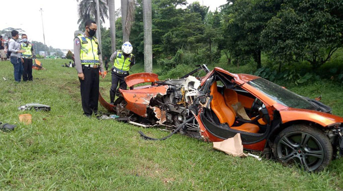 Supercar McLaren Ini Hancur Lebur Kecelakaan di Tol Jagorawi, Penumpang Luka Ringan