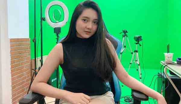 Anna Ladaina, Gamer Cantik, Kemampuannya Mantap!