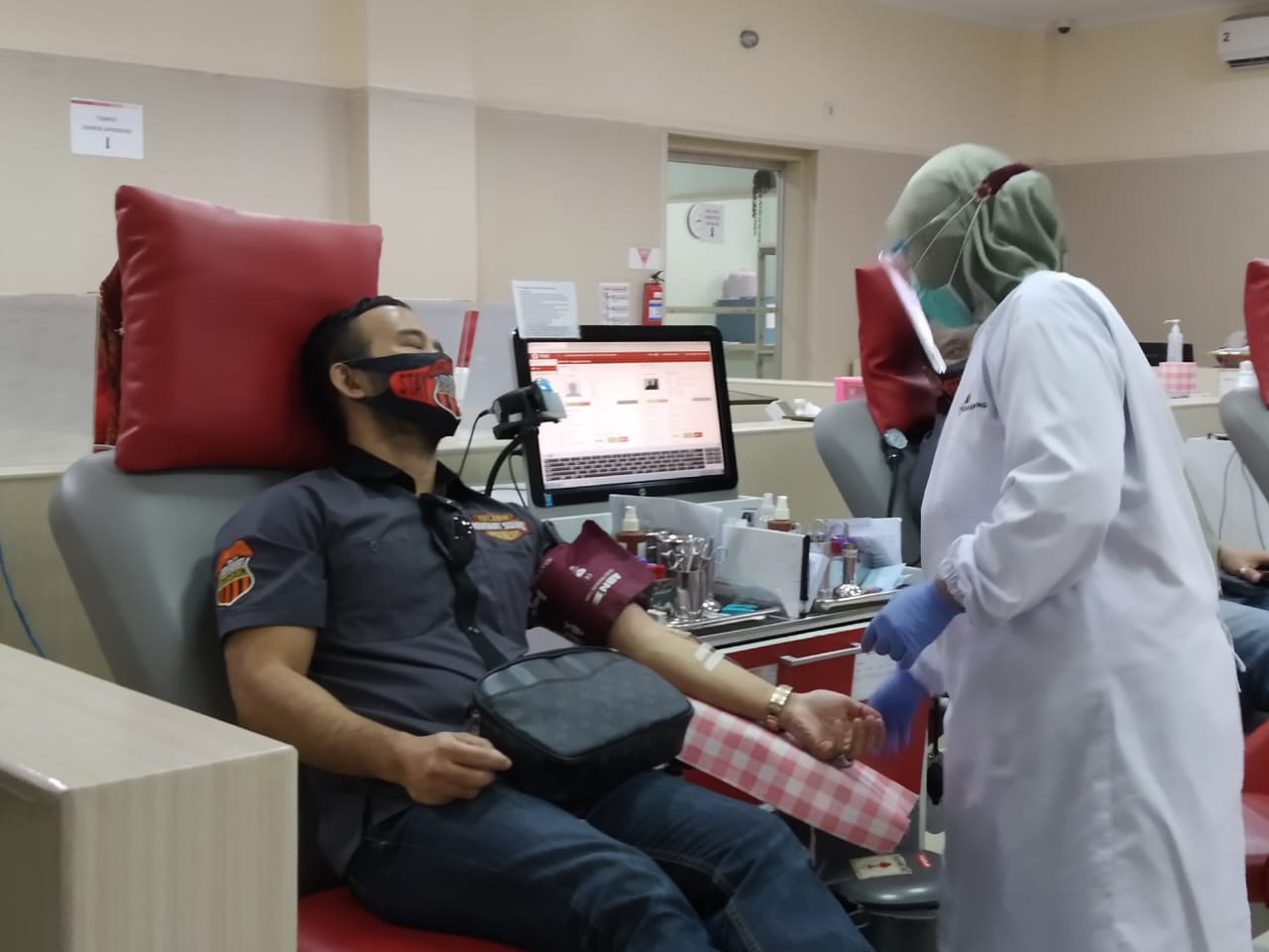 Palang Merah Indonesia (PMI) Kota Bandung hingga kini masih membutuhkan lebih banyak lagi pendonor plasma konvalesen untuk pasien Covid-19.