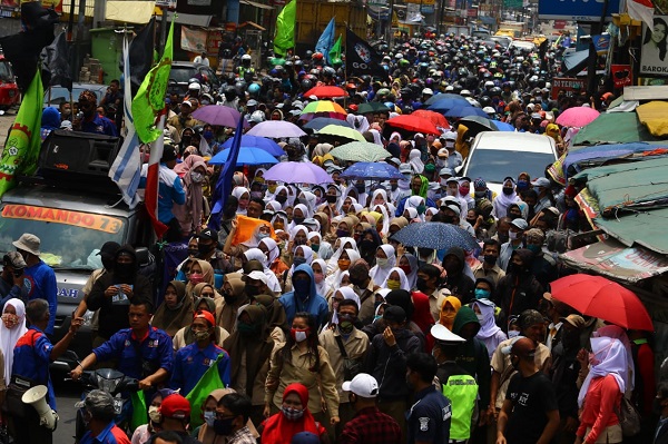 Buruh KBB Demo, Bupati: Pengesahan UU Cipta Kerja Keliru