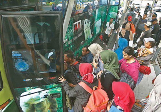 kapan vaksin pemudik Mahasiswi Perantau di Bandung Batal Mudik Lebaran