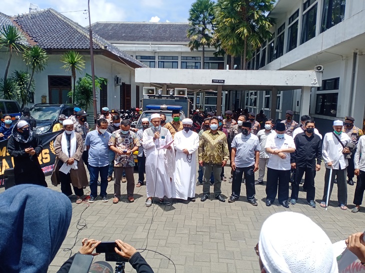 Desak Pembebasan Habib Rizieq, Massa PUI Geruduk DPRD KBB