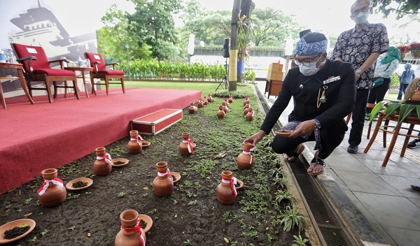 Jawa Barat Himpun Tanah dan Air untuk IKN Nusantara