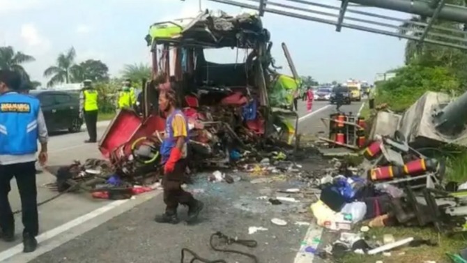 Bus Pariwisata Kecelakaan di Tol Sumo, 13 Penumpang Tewas