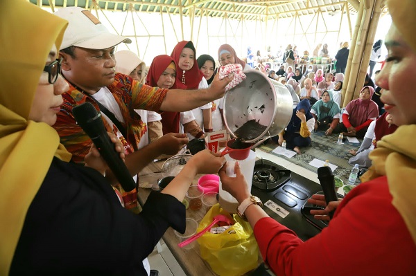 Relawan Jaringan Wanita Nusantara (Jawara) Sandi Kabupaten Karawang menggelar pelatihan untuk para pelaku UMKM dan emak-emak.