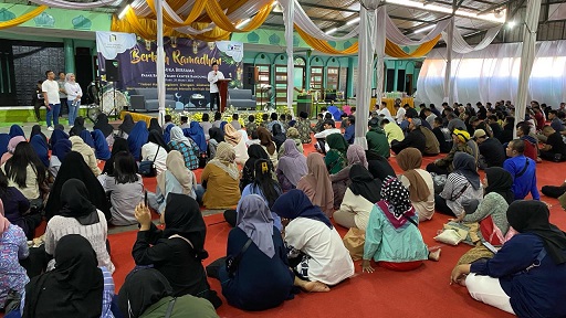 Berbagi Kebahagiaan Bersama Anak Yatim ala Pasar Baru Trade Center