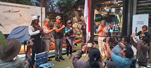 Acara penglepasan tim Ekspedisi ke 2 Dayung Jelajah Nusantara Wanadri di Eiger Store, Jalan Sumatera Bandung, Senin (5/8).