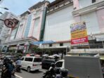 Renovasi, Pasar Baru Trade Center Bandung Lakukan Pengecatan Gedung