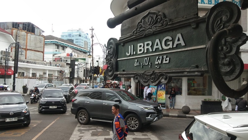 Alun-Alun Kota Bandung dan Braga, Pesona Liburan Natal