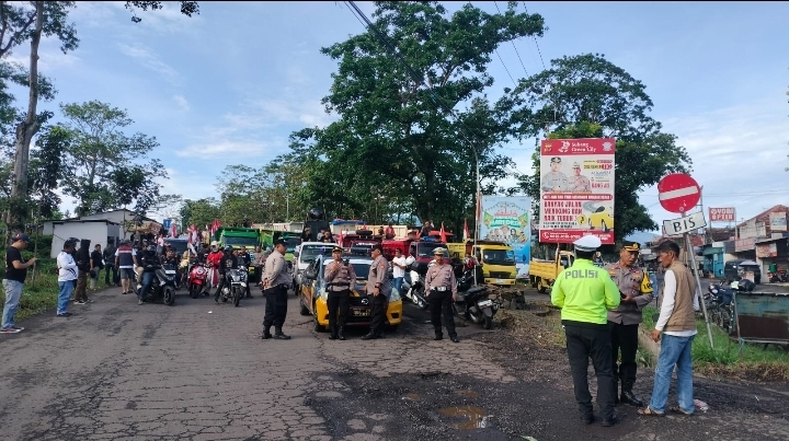 Demo Besar-besaran Pekerja Tambang di Subang yang Ditutup Gara-gara Konten, Pendemo Mengaku Sulit untuk Mendapat Izin Tambang, Begini Keluhannya