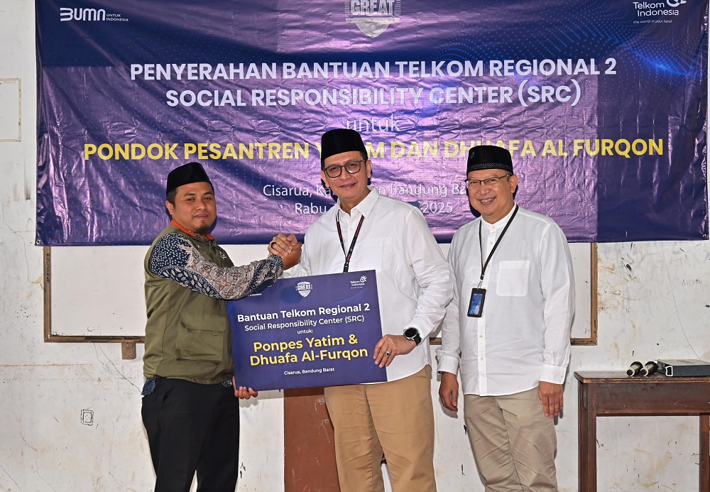 Sambut Ramadan, Telkom Regional 2 Serahkan Bantuan Pendidikan ke Pondok Pesantren Al-Furqon di Bandung Barat