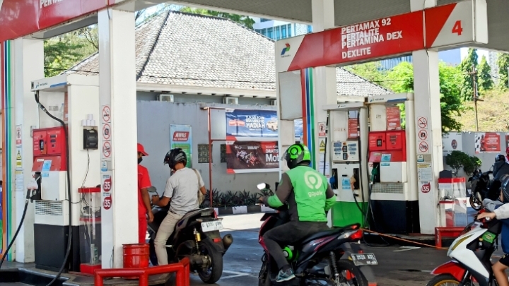 Pertamina Bantah Oplos Pertamax, yang Ada Hanya Proses Blending dengan Zat Aditif untuk Tambah Kualitas, Shell dan AKR Juga Lakukan Blending, Klaim Wajar dalam Industri BBM