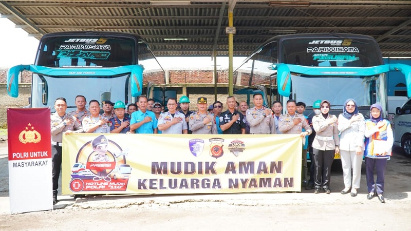 Angkutan Lebaran 2025, Kapolresta Bandung Cek Kesiapan Bus PO Sahabat