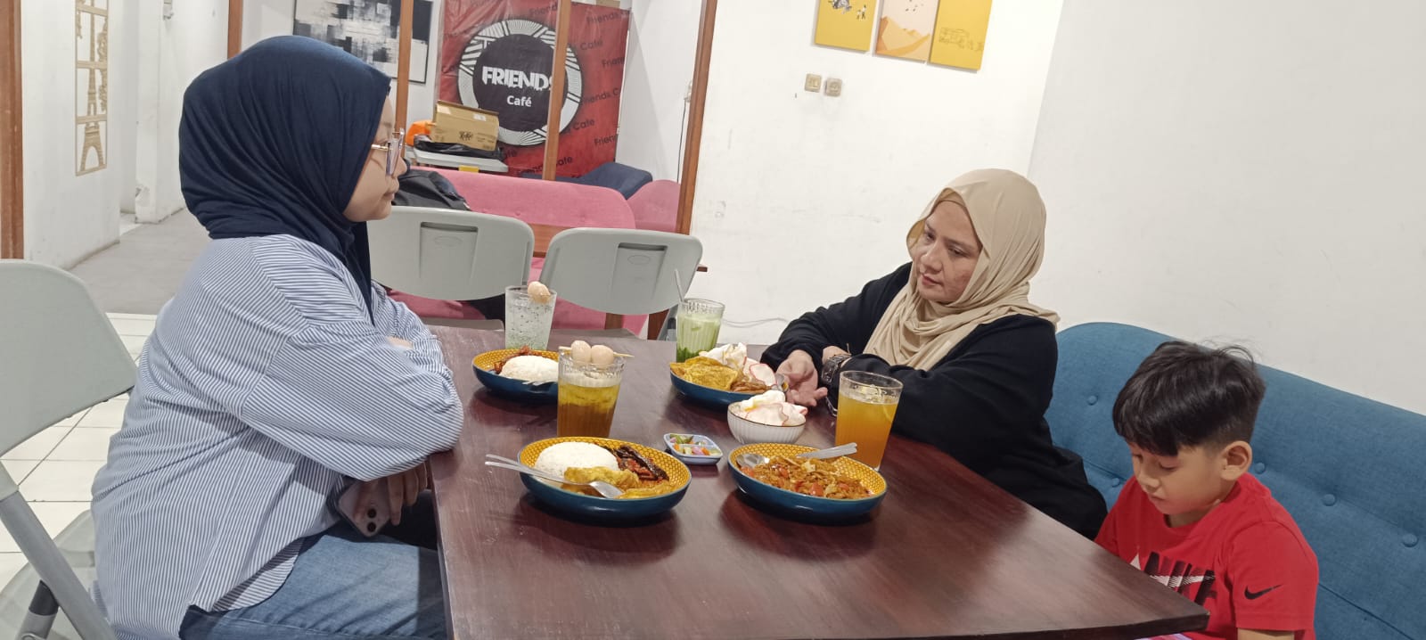 Cobain Kuliner Paket Hemat di Cafe Friend Selama Ramadan, dengan Rp50 Ribu Bisa Dapat Menu Iftar Lengkap