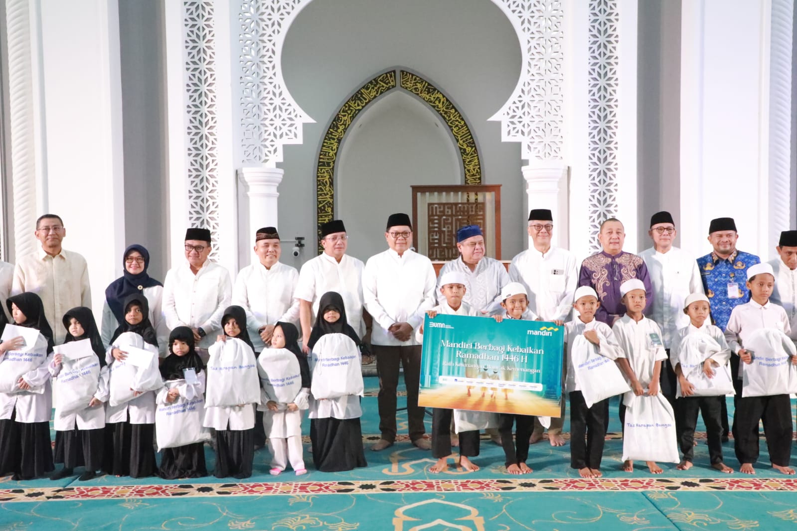 Berbagi Kebaikan Ramadan 1446 H, Bank Mandiri Group Santuni 57.600 Santunan Anak Yatim dan Lansia serta 668 Yayasan di seluruh Indonesia