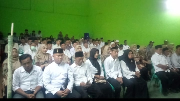 Kades dan Ketua TP PKK Desa Cijagra, Lantik Ketua RT dan RW serta Bunda Literasi