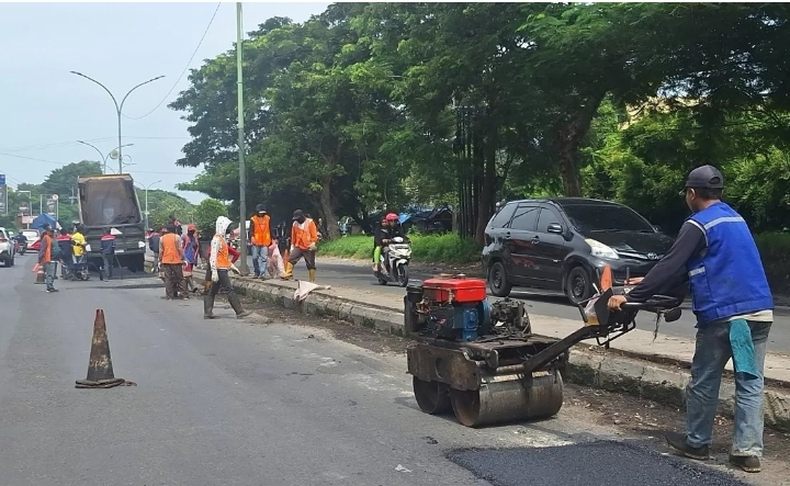 Lubang di Jalur Pantura Jabar Butuh Perbaikan Segera, KNKT Rekomendasikan Pembatasan Jam Kerja Pengemudi Kendaraan Umum