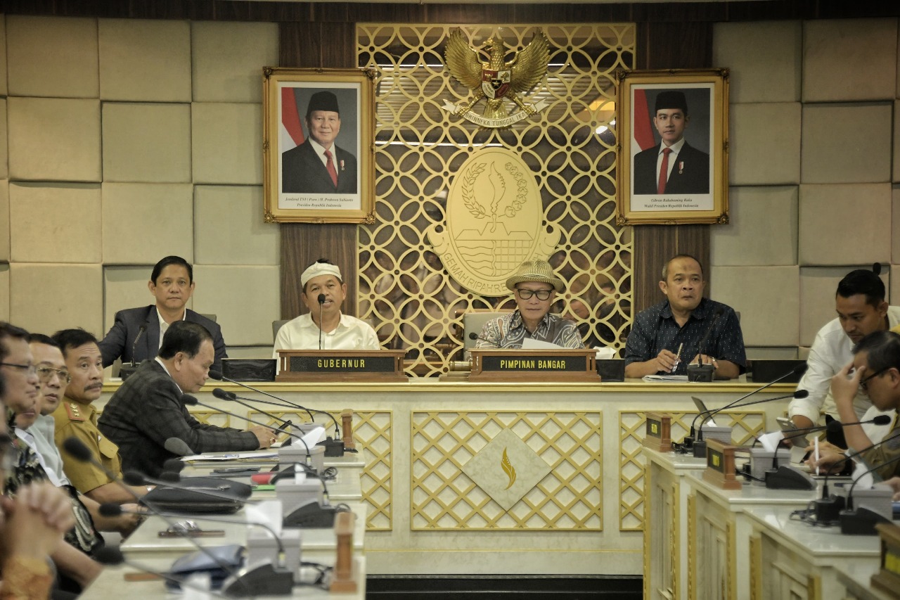 Rapat Kerja Banggar DPRD Jabar Realokasi APBD 2025