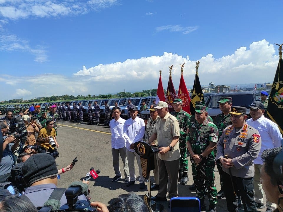 Menhan Serahkan Ratusan Unit Maung MV3 Buatan Pindad untuk TNI-POLRI